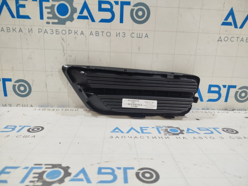Решетка боковая переднего бампера правая Honda Accord 13-17 под ПТФ