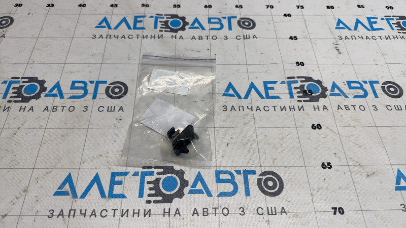 Крючок крепления пассажирского козырька Audi Q3 8U 15-18 черный