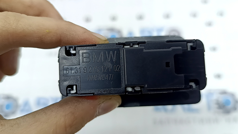 Кнопка закрытия двери багажника BMW X5 F15 14-18 с блокировкой, царапины