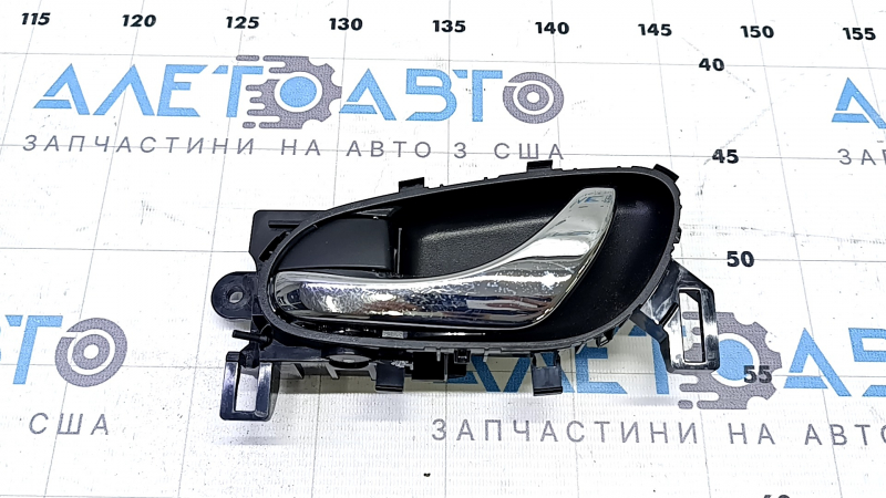 Ручка двери внутренняя передней левой Nissan Rogue Sport 17-23 хром, царапины
