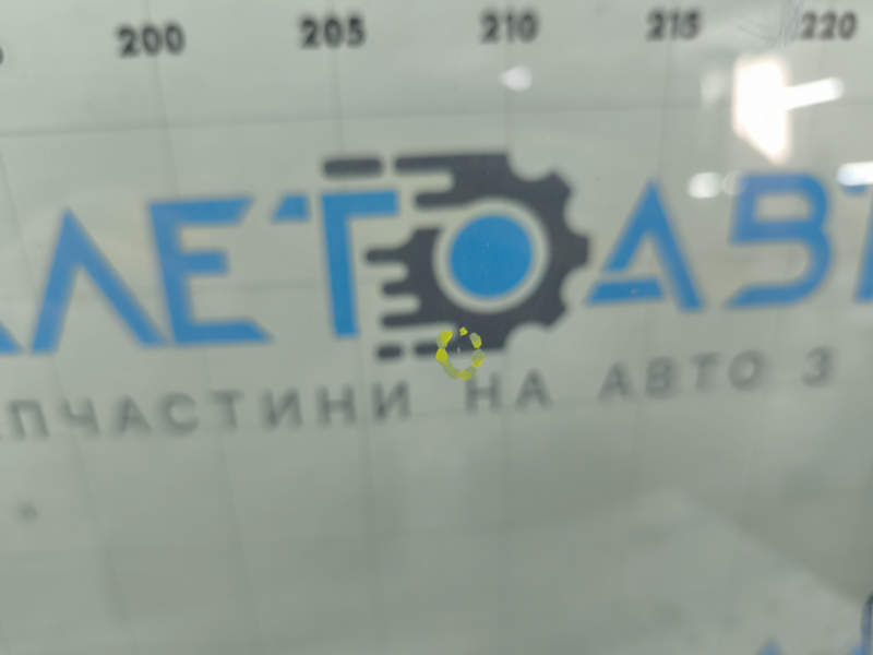 Лобовое стекло Audi Q8 19-26 с подогревом камеры, PGW, песок, царапины на стекле