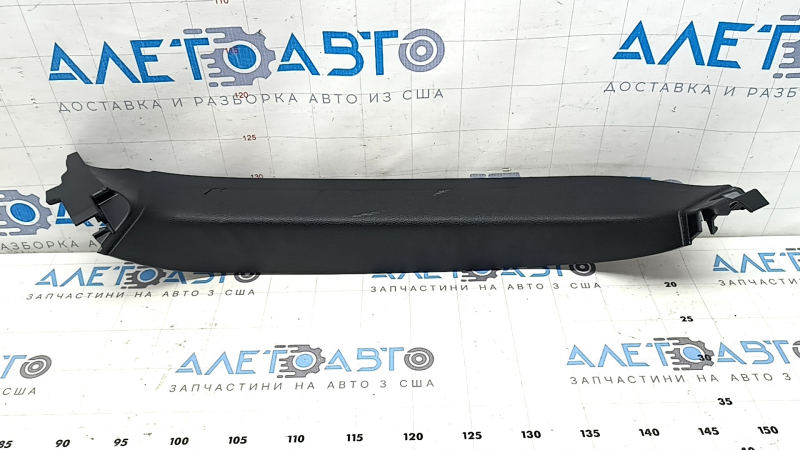 Обшивка двери багажника правая Audi Q8 19-26 черная, царапины, потерта, надломаны крепления
