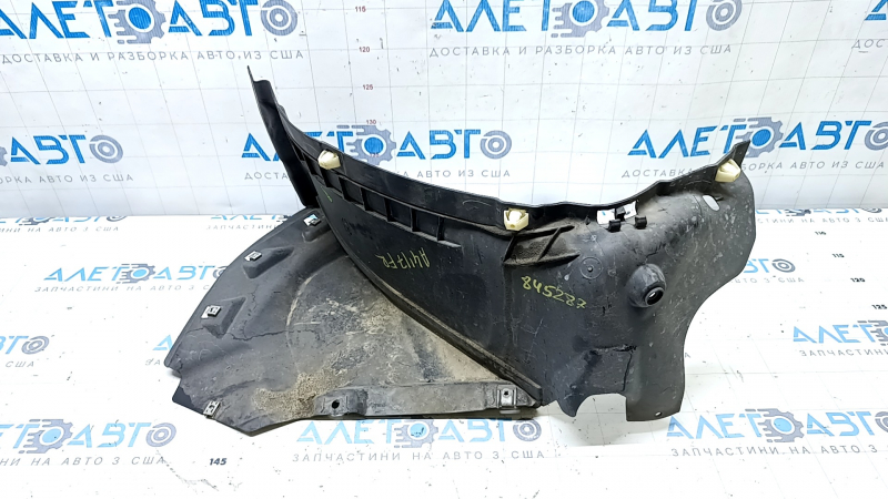 Подкрылок передний правый передняя часть Audi A4 B9 17-25 надорвано крепление