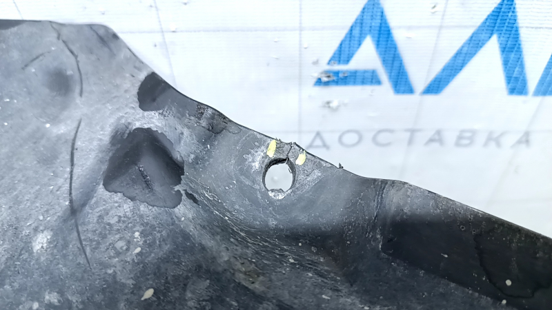 Подкрылок передний правый передняя часть Audi A4 B9 17-25 надорвано крепление