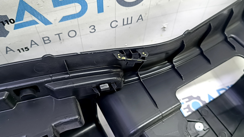 Накладка задней стойки левая Nissan Rogue Sport 20-23 черная, сломано крепление