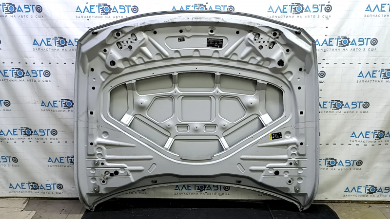Капот голый BMW 3 F30 12-18 сталь, серебро A83, скол краски