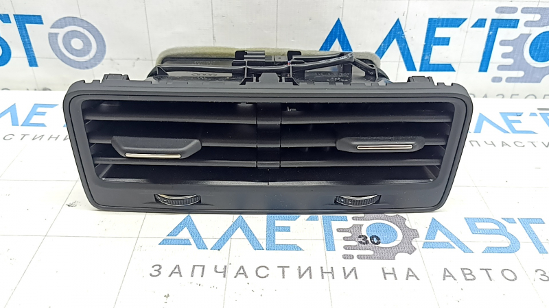 Дефлектор воздуховода центральной консоли 2 ряд Audi Q8 19-19 черный