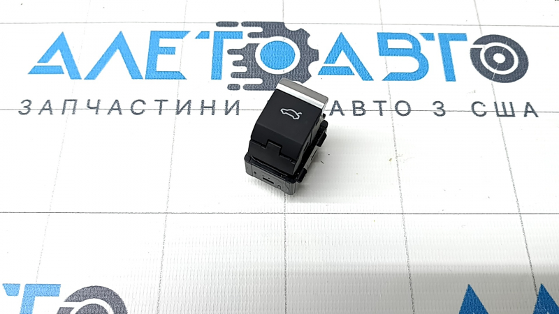 Кнопка открытия двери багажника Audi Q8 19-26 салонная
