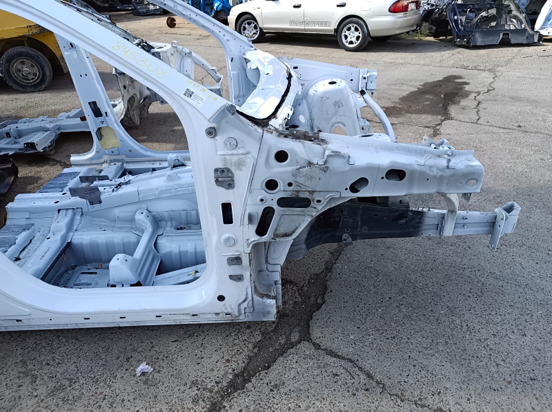 Четверть передняя правая кузова Jeep Grand Cherokee 2011-2022, без серьезных повреждений.