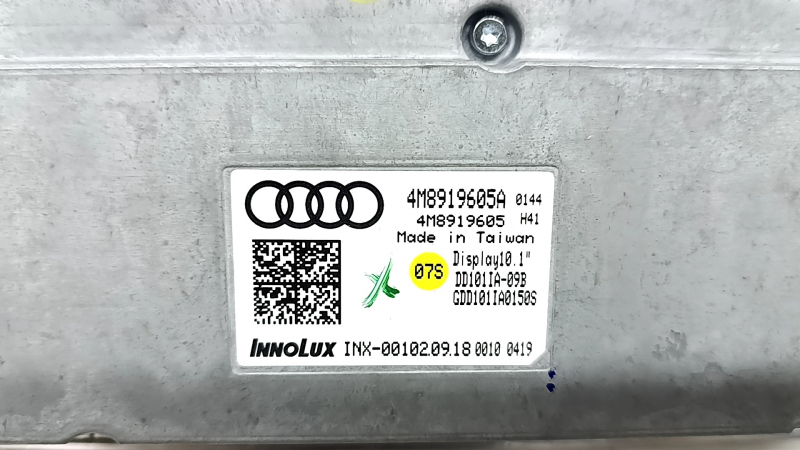 Монитор, дисплей, навигация Audi Q8 19-26 10.1" верхний