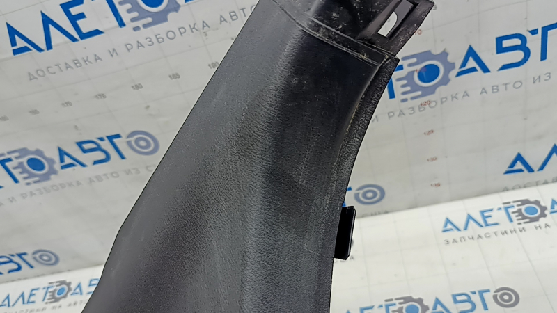 Накладка центральной стойки нижняя правая Mazda CX-5 17-25 черная, царапины