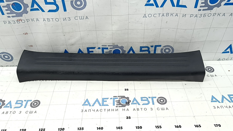 Накладка порога передняя правая Mazda CX-5 17-25 черн, царапины