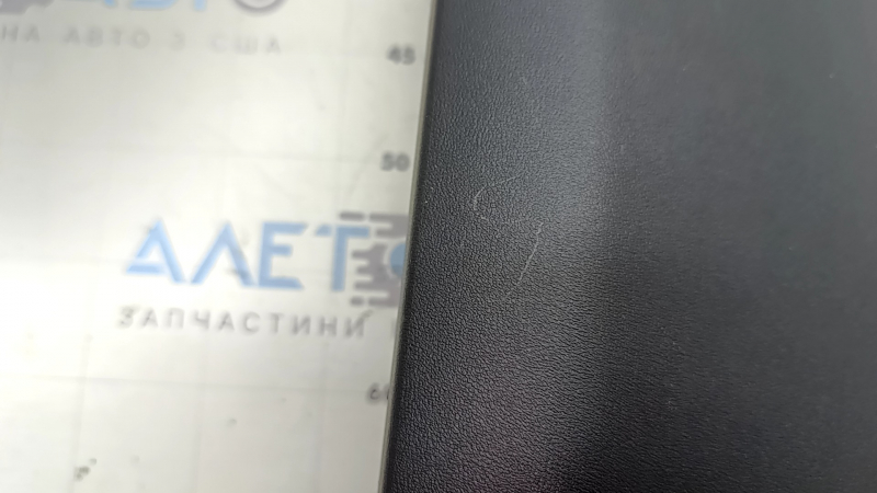 Накладка центральной стойки нижняя левая Volkswagen ID.4 21-23 черная, потертости