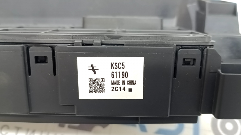 Управление климат-контролем Mazda CX-5 19-22 auto, пятна на экране, царапины