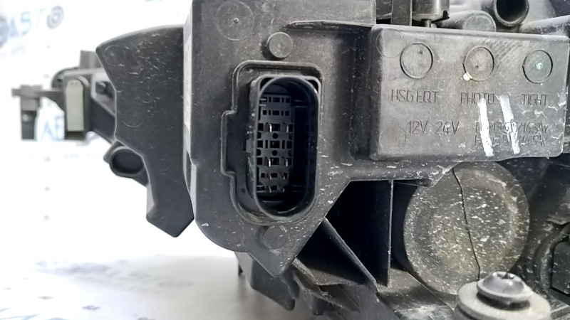 Фара передняя правая VW Jetta 19-24 в сборе LED, паутина