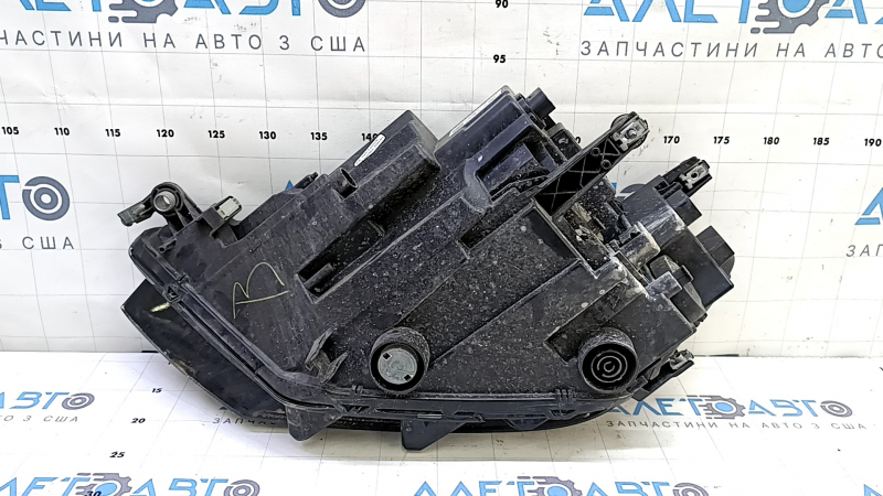 Фара передняя правая VW Jetta 19-24 в сборе LED, паутина