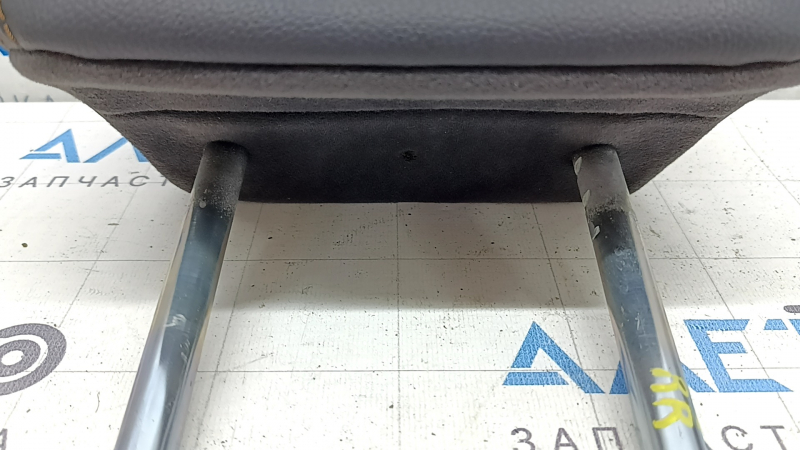 Подголовник 2 ряда правый Mazda CX-5 17-24 кожа черная, царапины, контакт с водой