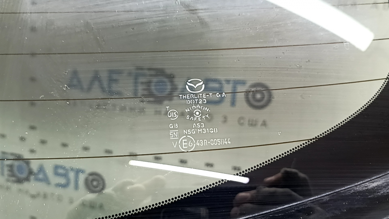 Дверь багажника голая со стеклом Mazda CX-5 17-25 электро, тонировка, синий 42M, потерто стекло, царапины на стекле