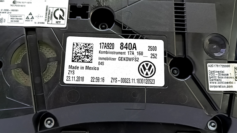 Щиток приборов VW Jetta 19-20 90к сломано крепление