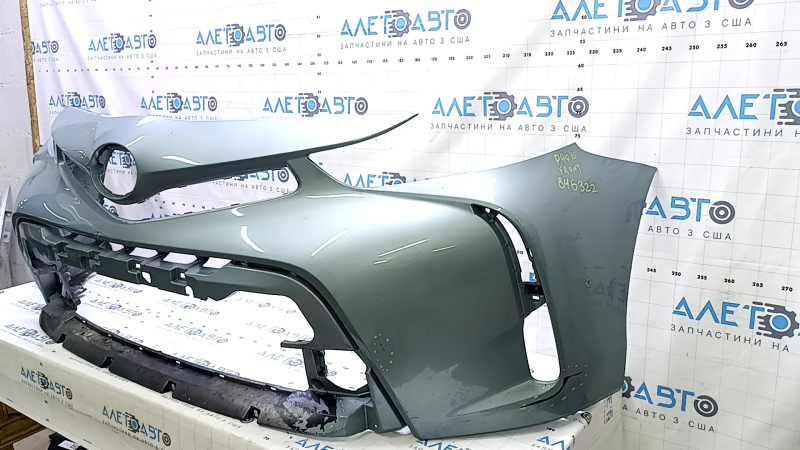 Бампер передний голый Toyota Prius V 15-17 рест, зеленый, тычки, вмятина, полезла краска, трещины в креплениях