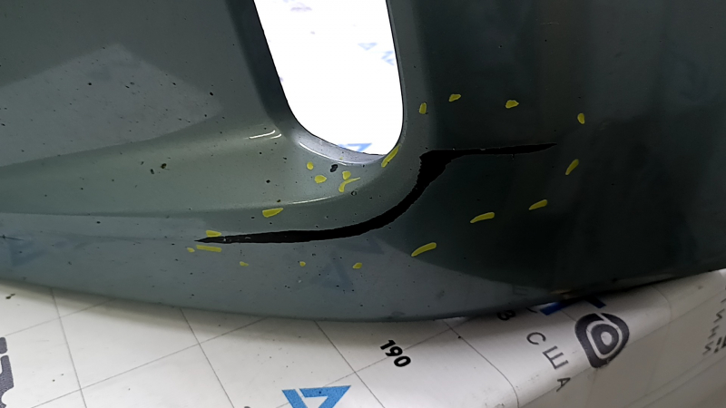 Бампер передний голый Toyota Prius V 15-17 рест, зеленый, тычки, вмятина, полезла краска, трещины в креплениях