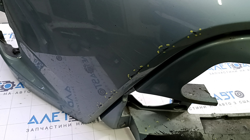 Бампер передний голый Toyota Prius V 15-17 рест, зеленый, тычки, вмятина, полезла краска, трещины в креплениях