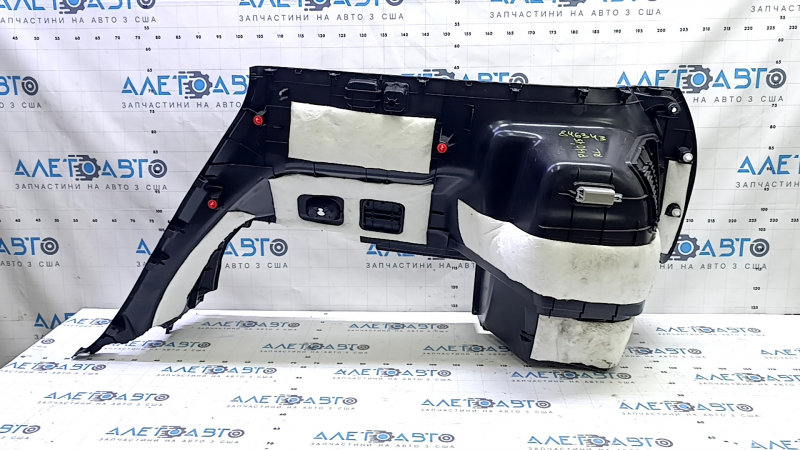 Часть интерьерной отделки для Toyota Prius V 2012-2017, вид сзади