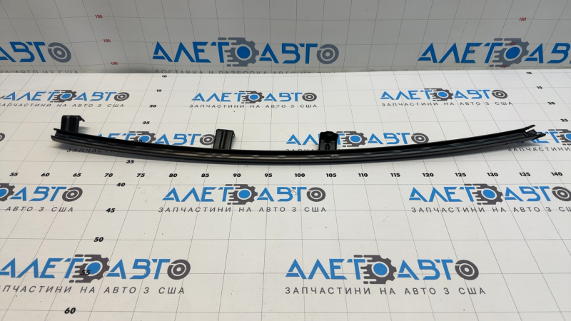 Направляющая стекла двери передней правой Subaru Forester 19-24 SK передняя