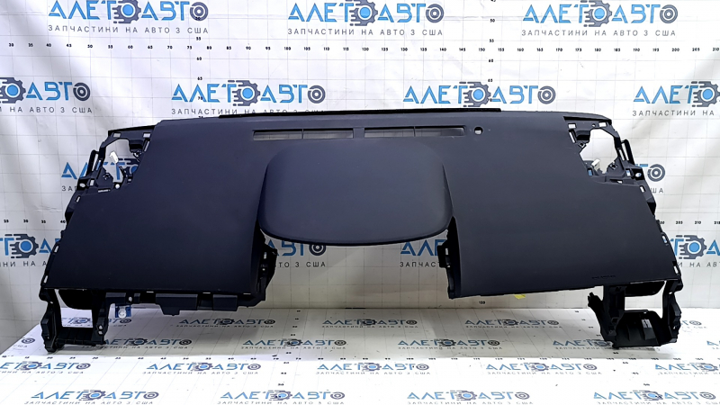 Торпедо передняя панель верхняя часть с AIRBAG Toyota Prius V 12-16 черная, ржавый пиропатрон