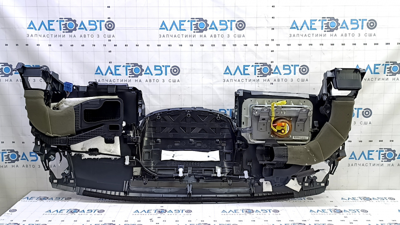 Торпедо передняя панель верхняя часть с AIRBAG Toyota Prius V 12-16 черная, ржавый пиропатрон