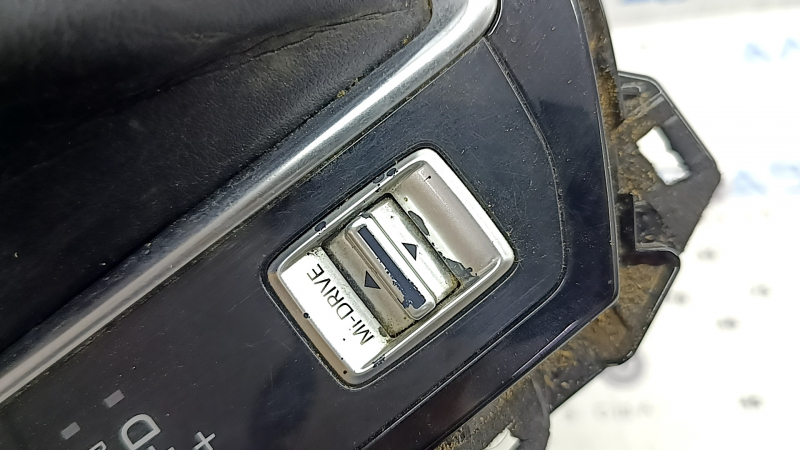 Накладка шифтера АКПП Mazda CX-5 17-24 с кнопкой MiDrive, царапины