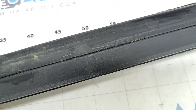 Порог правый Mazda CX-5 17-24 с уплотнителем, структура, царапины, примят, надорван