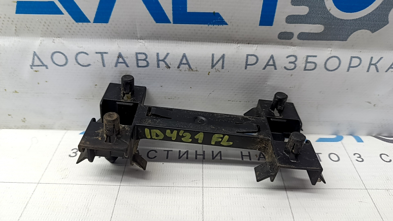 Кронштейн антенны keyless левый Volkswagen ID.4 21-26