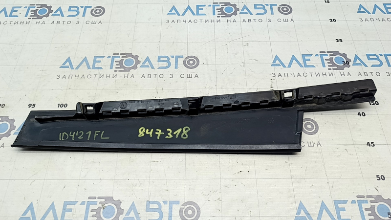 Накладка двери боковая передняя левая Volkswagen ID.4 21-23 потерта