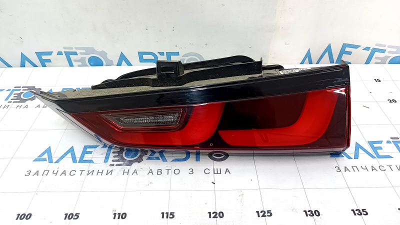 Фонарь внутренний дверь багажника правый Honda CRV 23-26 потерт