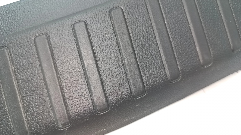 Накладка проема багажника Honda CRV 23-26 HEV черная, царапины