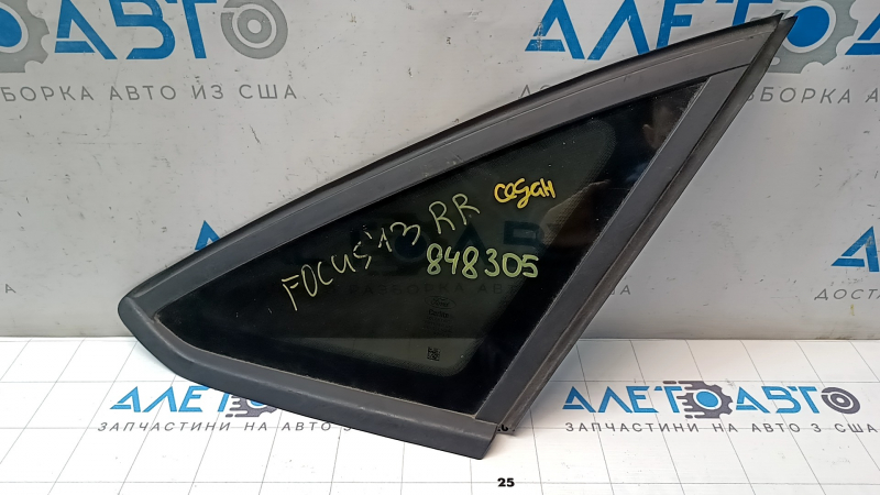 Форточка глухое стекло задняя правая Ford Focus mk3 11-18 4d с молдингом мат, царапины на стекле