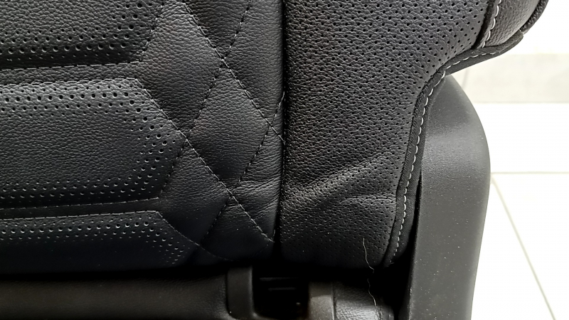 Заднее сидение левое Ford Escape MK4 23-26 без airbag, механическое, кожа черная, с перфорацией, с подлокотником, с ремнем, примято
