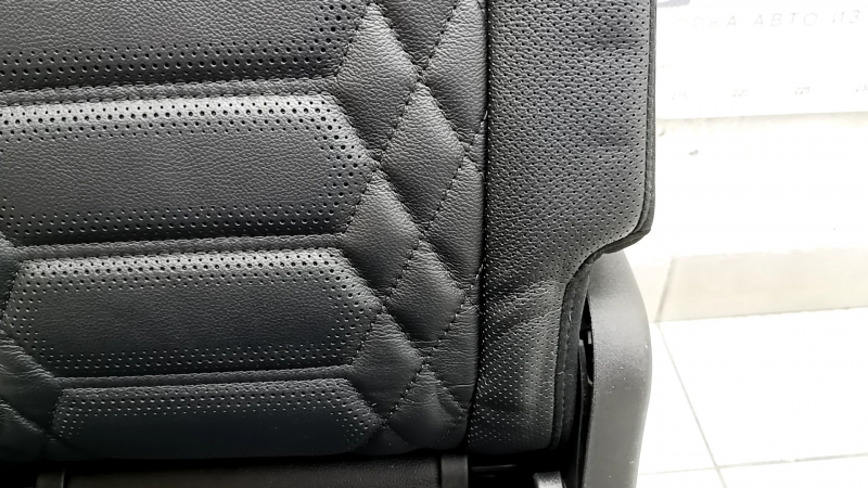 Заднее сидение правое Ford Escape MK4 23-26 без airbag, механическое, кожа черная, с перфорацией, примято