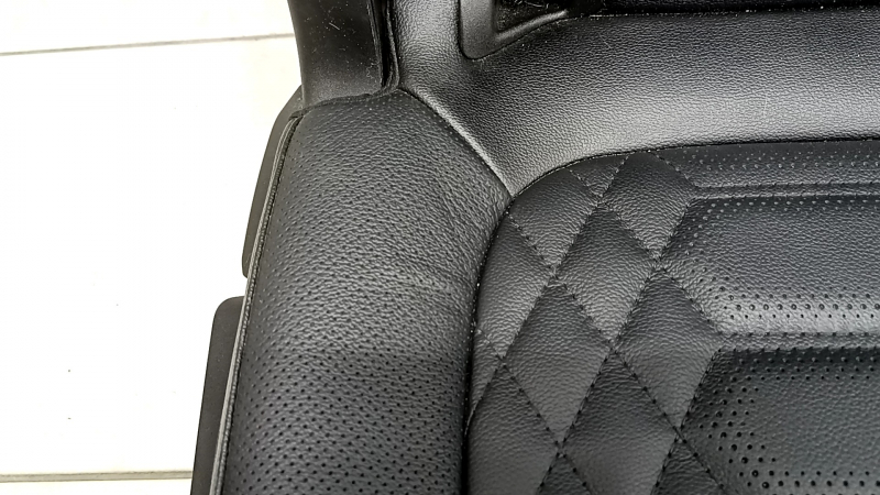 Заднее сидение правое Ford Escape MK4 23-26 без airbag, механическое, кожа черная, с перфорацией, примято