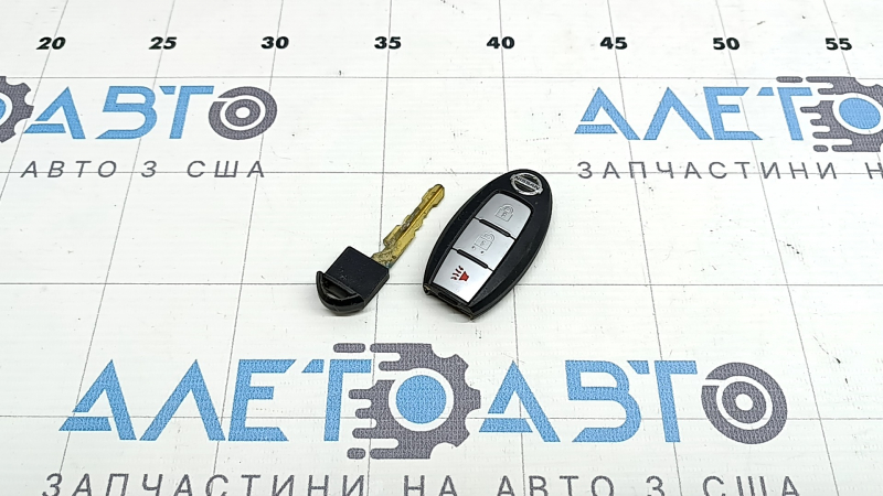 Ключ Nissan Rogue 21-22 S, 3 кнопки, хром, царапины, окислено жало