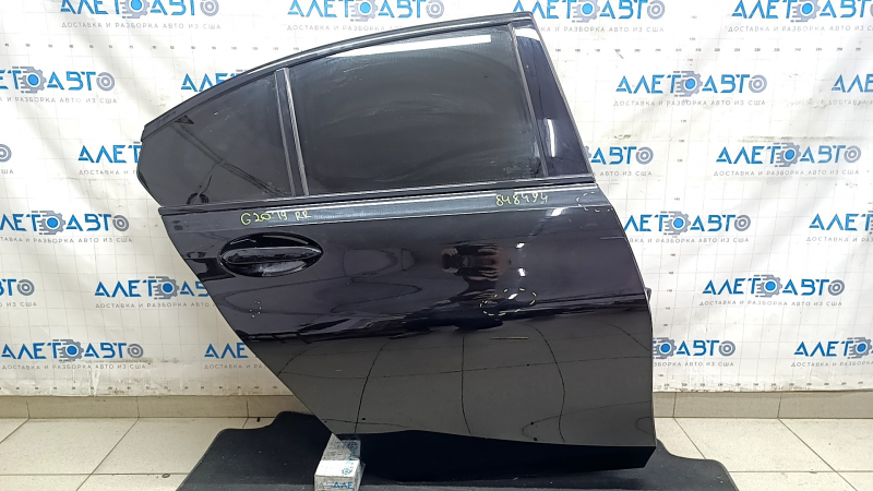 Дверь задняя правая для BMW 3 G20, 2019-2026, с небольшими царапинами на поверхности.