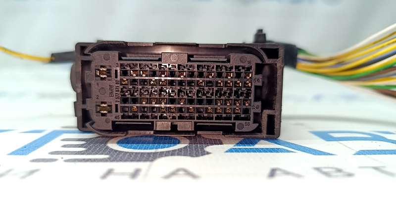 Фишка на блок ECU компьютер двигателя BMW X5 F15 16-18 plug-in большая, черная, 33 пина