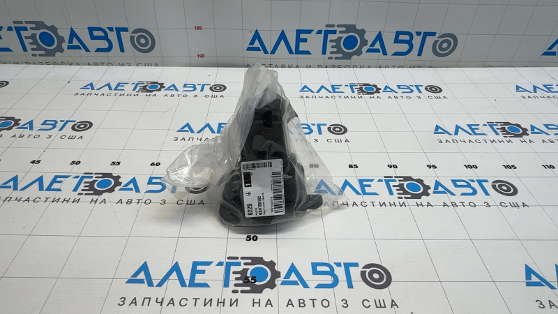 Кронштейн решетки радиатора верхний левый Mazda 6 18-21