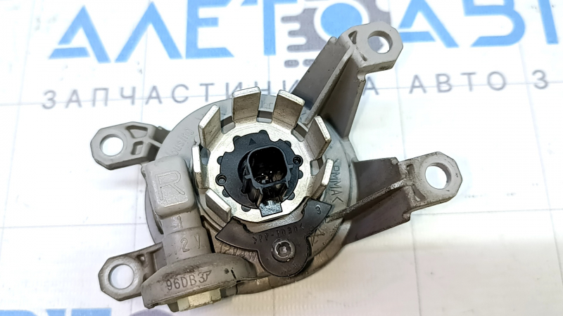 Противотуманная фара птф правая Toyota Prius 50 19-22 LED песок
