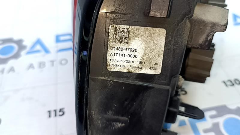 Фонарь нижний бампер правый Toyota Prius 50 19-22 скол
