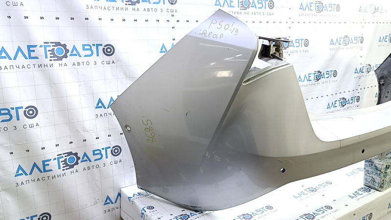 Бампер задний голый Toyota Prius 50 19-22 под парктроники и PMA, серебро, царапины, примят, треснут