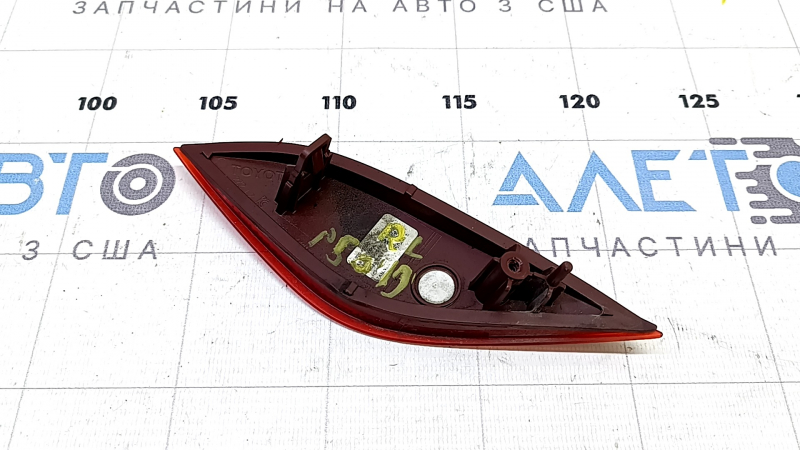 Отражатель заднего бампера левый Toyota Prius 50 19-22 царапины