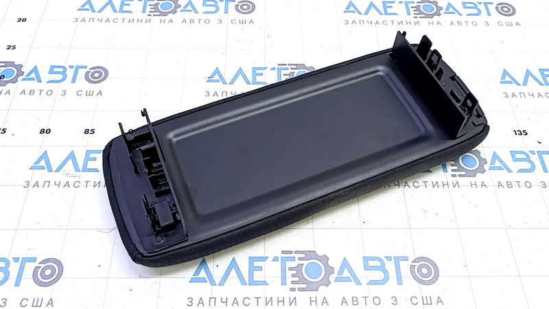 Подлокотник Toyota Prius 50 16-20 ткань черная, без механизма, сломаны крепления, под химчистку