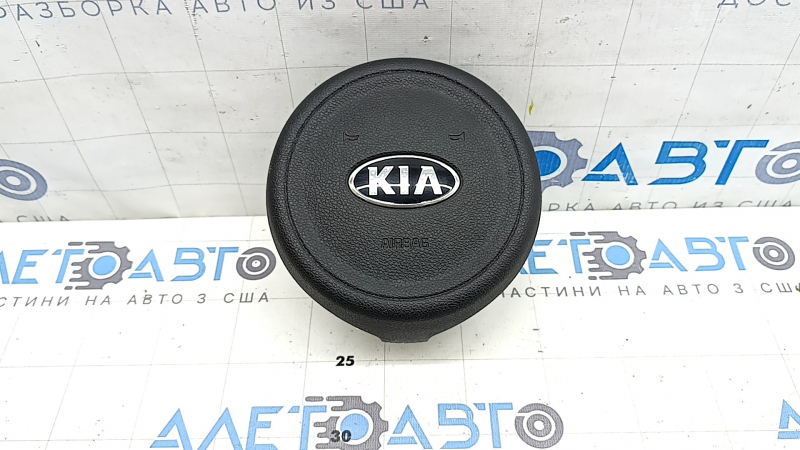 Крышка подушки безопасности для Kia Optima 2016-2020 с логотипом KIA, состояние хорошее.